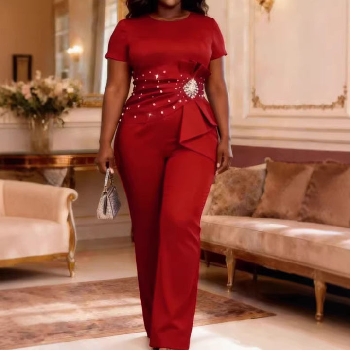 Dame elegant jumpsuit med figuranpassad silhuett och volangdetaljer Mirla-Eva Jonsson