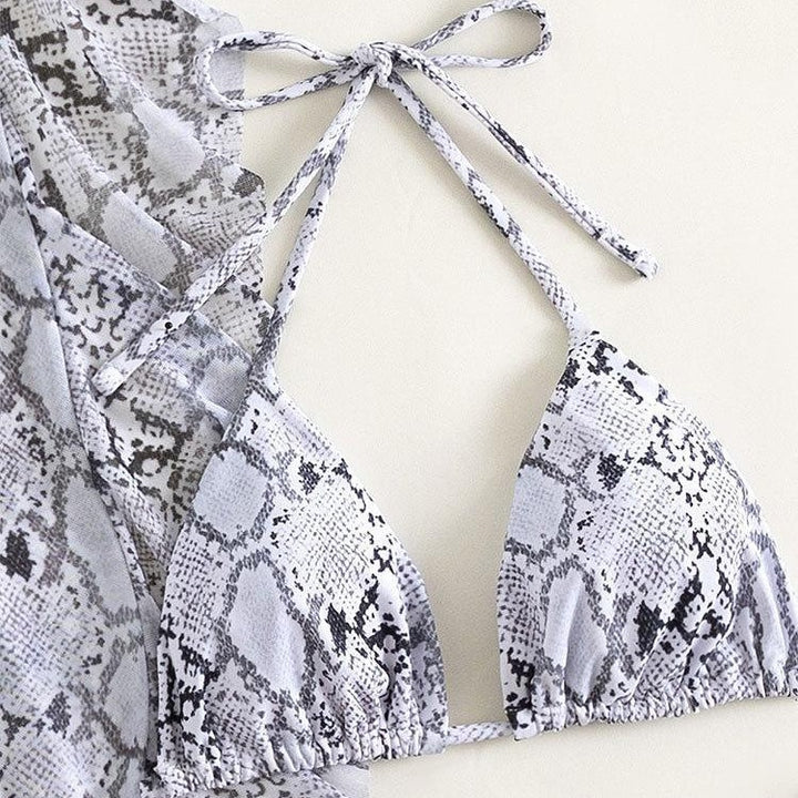 Damen Bikini-Set mit raffiniertem Schlangenmotiv und schwingendem Rock Echo Archiv