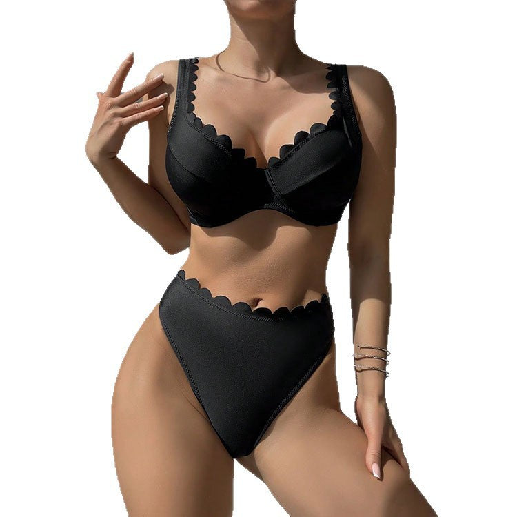 Damer bikiniset med eleganta vågspetsar Mirla-Eva Jonsson
