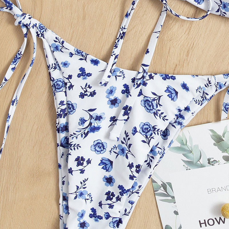 Damen Bikini mit floralen Akzenten und verstellbaren Bindebändern Echo Archiv