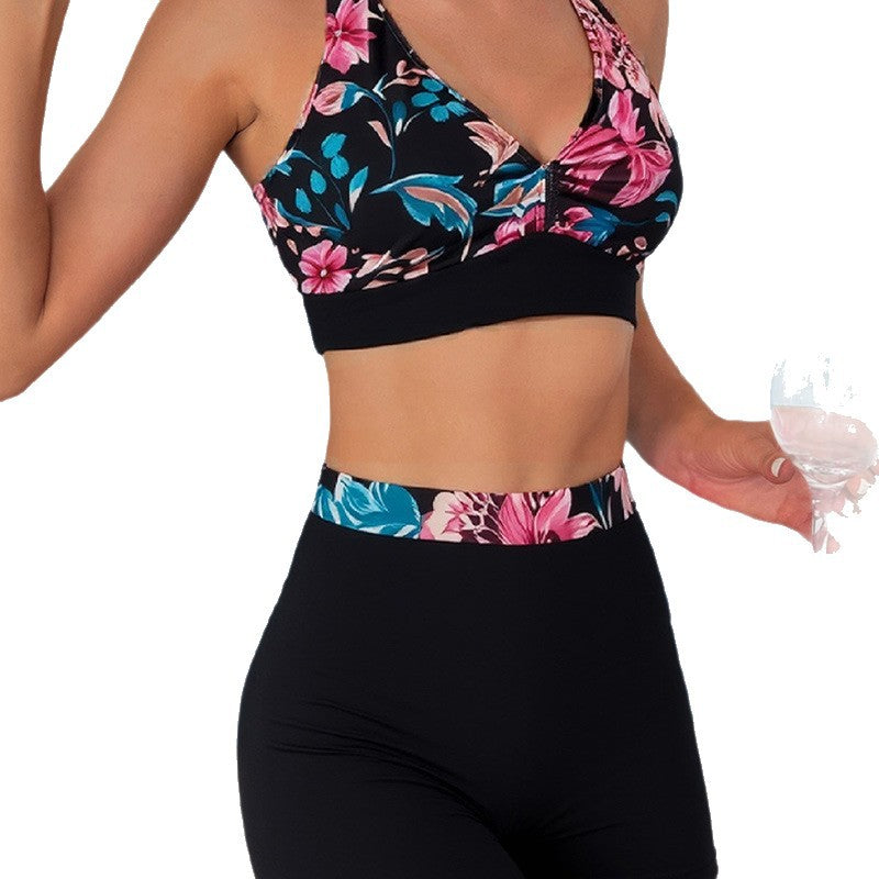 Damen Sportliches Badeoberteil und High-Waist Short Echo Archiv