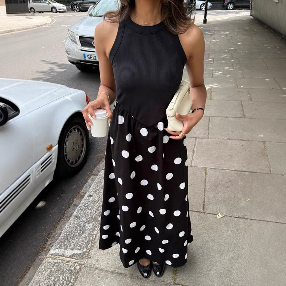 Damen maxiklänning med modernt prickmönster och elegant snitt Eva Jonsson