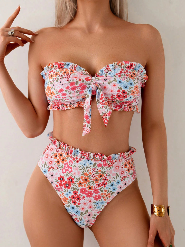 Damen Bandeau-Bikini mit verspielten Rüschen und floralem Muster Echo Archiv