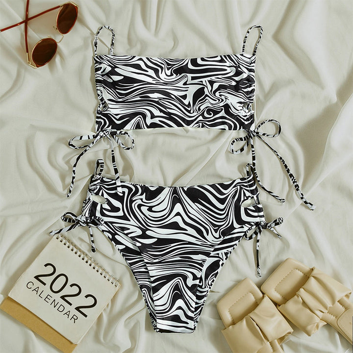 Damen Bikiniset mit verstellbaren Schnürdetails und maritimen Wellenmuster Echo Archiv