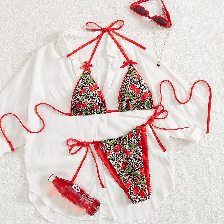Damen Triangel-Bikini mit floralem Kirschmuster und verspielten Details Echo Archiv