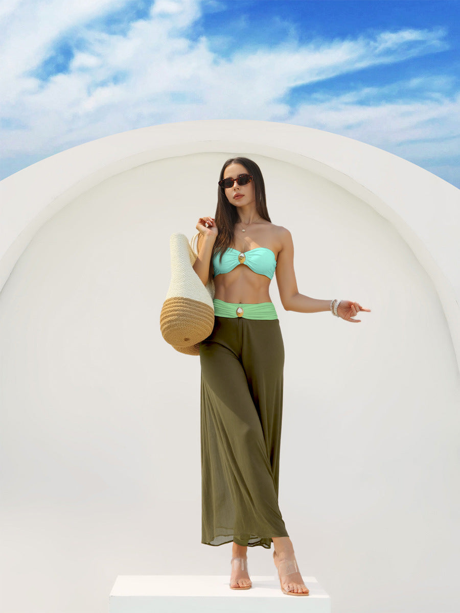 Damen Bandeau-Bikini mit elegantem Wickelrock und modischem Schmuckdetail Echo Archiv