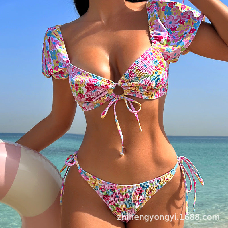 Damen Bikinikostüm mit Rüschenärmeln und modischem Cut-Out Echo Archiv