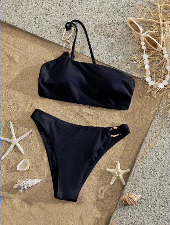 Damen Sportlicher Bikini mit asymmetrischem Oberteil und eleganten Details Echo Archiv