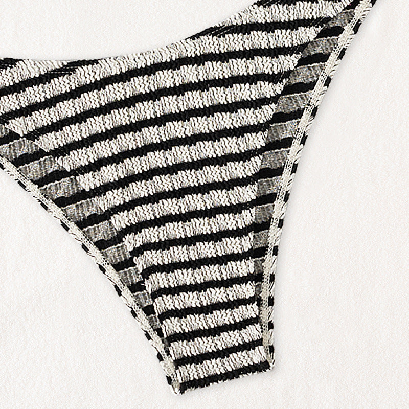 Damen Bandeau-Bikini mit trendy Ausschnitt Echo Archiv