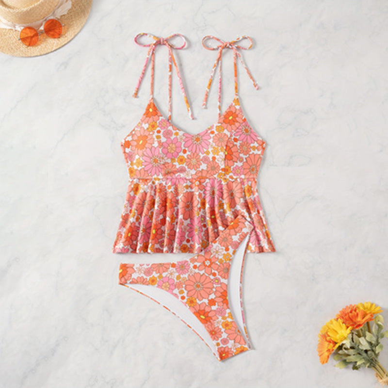 Damen attraktives Flatter-Badeoberteil mit floralem Design und passend hochgeschnittenem Slip Echo Archiv