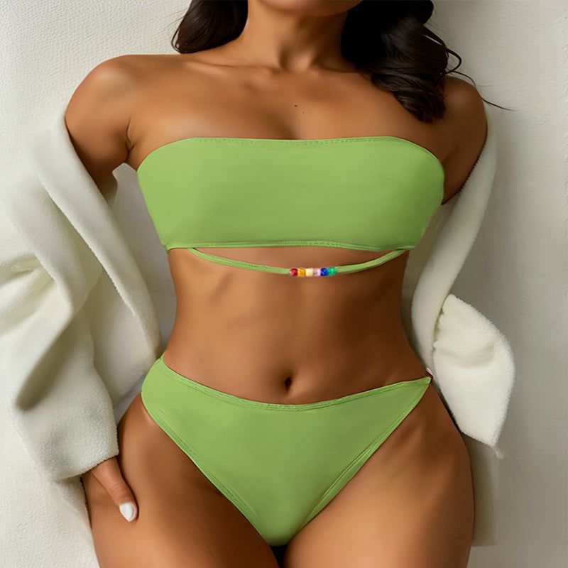 Damen Bandeau-Bikini-Set mit modischen Schnürdetails und zierlichem Anhänger Echo Archiv