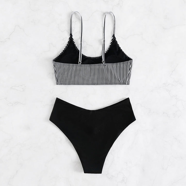 Damen Bikini-Set mit lässigem Streifenoberteil und hochgeschnittenem Slip Echo Archiv