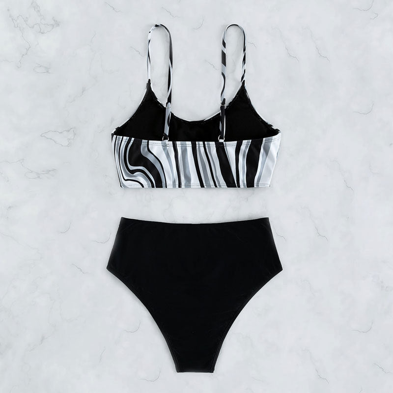 Damen Bikini-Set mit gestreiftem Oberteil und hohem Bund Echo Archiv