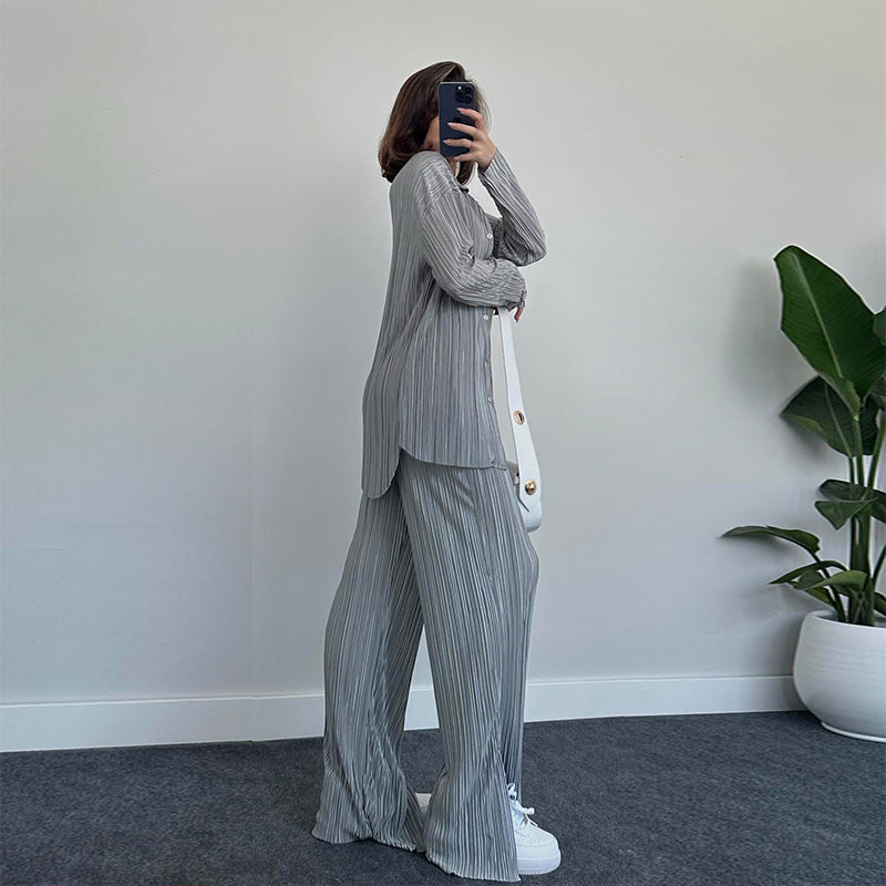 Damernas eleganta loungewear-set med stilren randdesign och vid passform Eva Jonsson