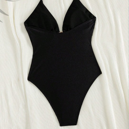 Damen Eleganter Einteiler Badeanzug mit tiefem V-Ausschnitt und glänzender Verzierung Echo Archiv