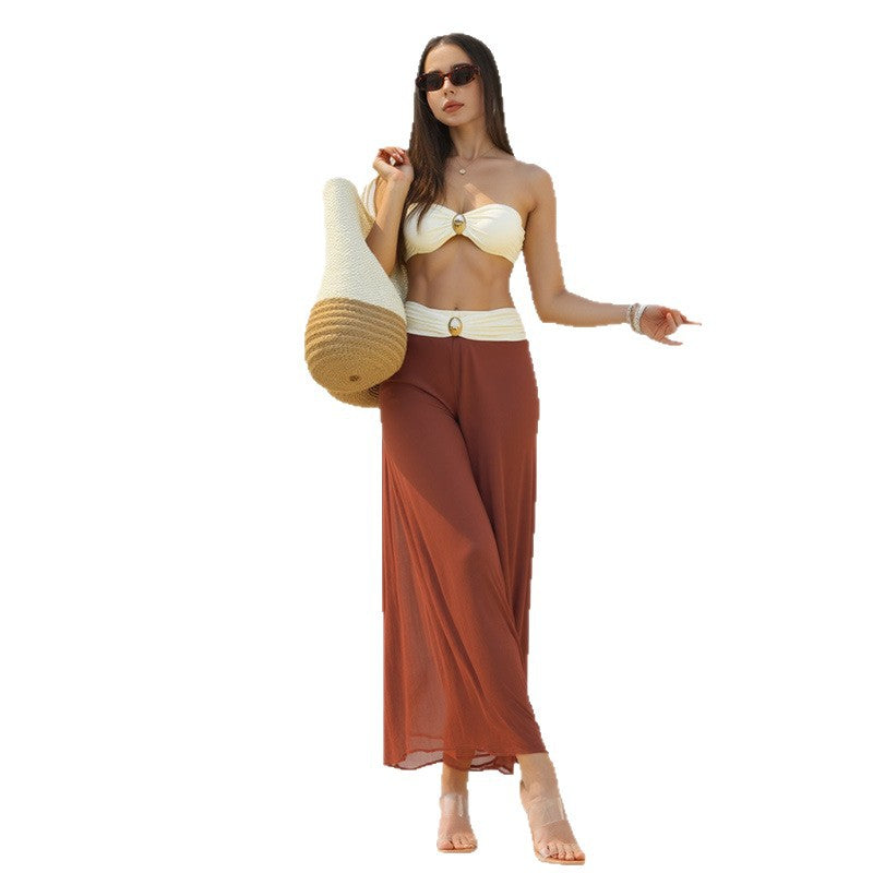 Damen Bandeau-Bikini mit elegantem Wickelrock und modischem Schmuckdetail Echo Archiv