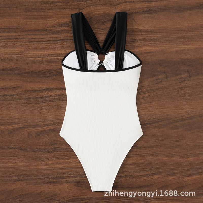 Damen Einteiliger Badeanzug mit innovativem Cut-Out Design Echo Archiv