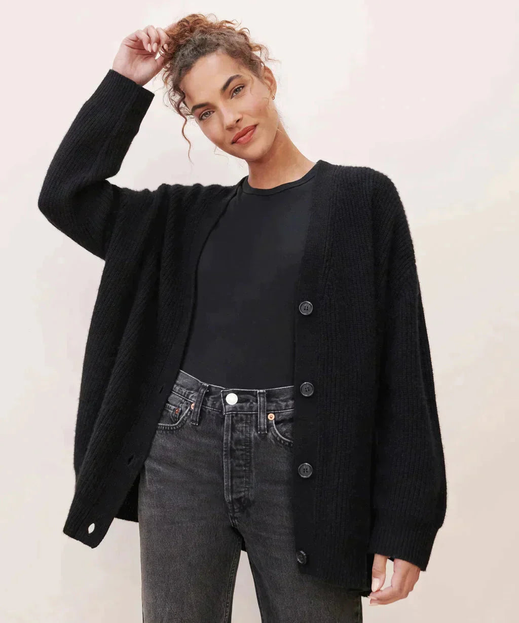 Oversized Cardigan | Knäppt | V-ringad | Stickad Chunky Cardigan | Damstickat-Eva Jonsson