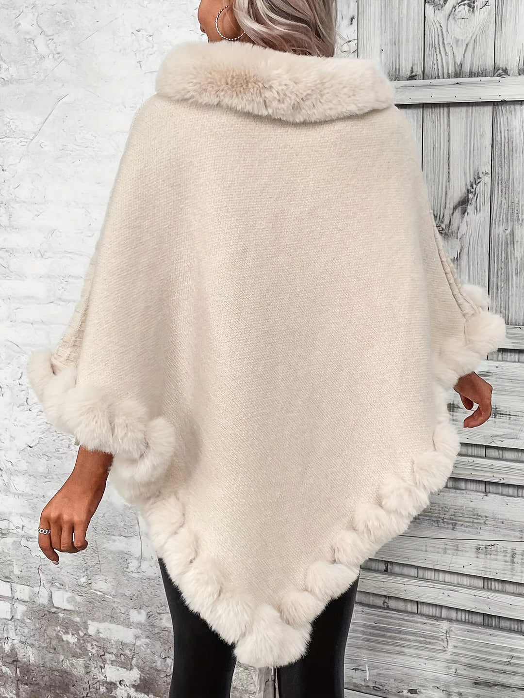 Pälsponcho - Snygg - Fuskpäls - Stickad poncho - Damkläder-Eva Jonsson