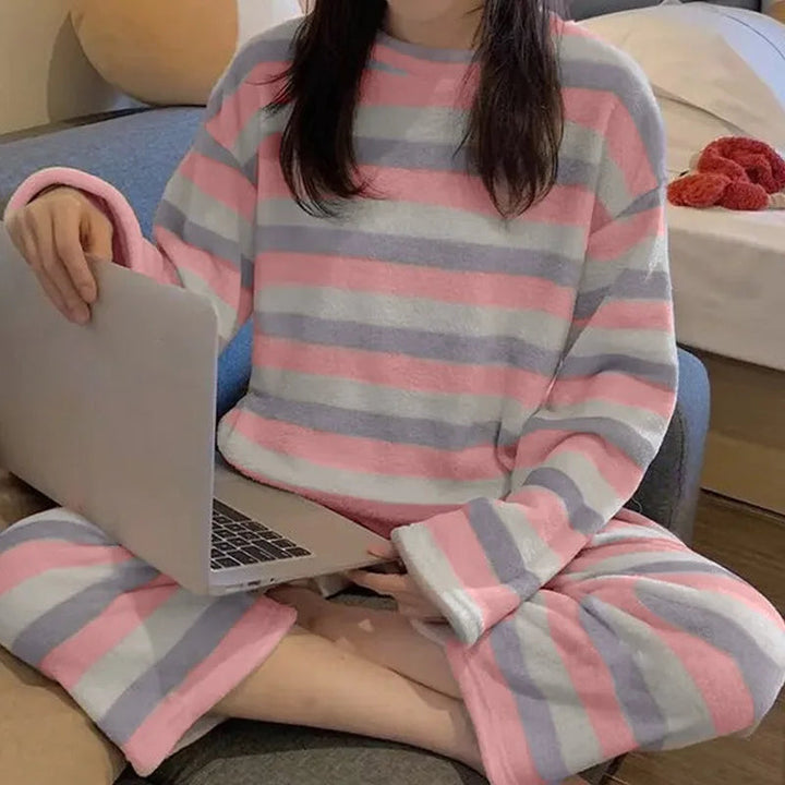 Pyjamas i fleece - fluffig - långärmad - vinterpyjamas för kvinnor - loungewear-Eva Jonsson