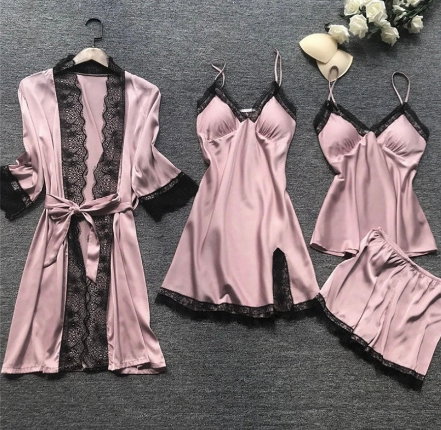 Pyjamasset i satin - Fyrdelat nattlinne i silkeslen spets för kvinnor-Eva Jonsson