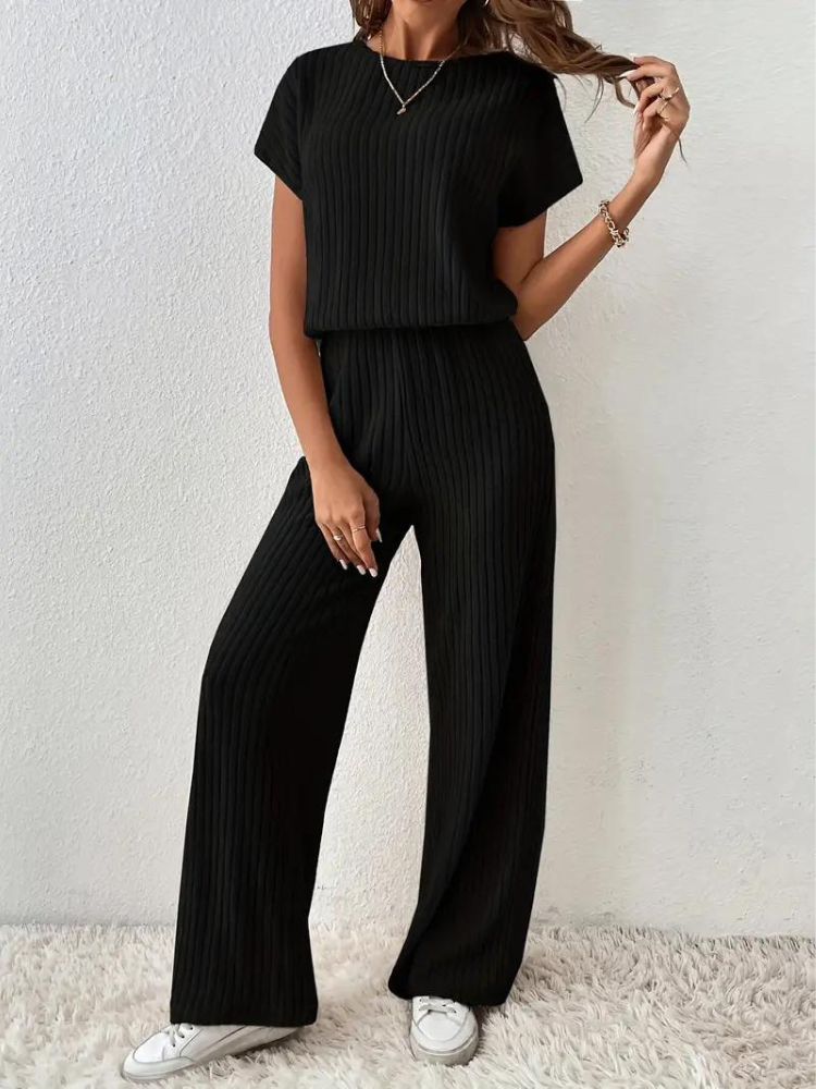 Rayna Jumpsuit | Bekväm ribbad kortärmad jumpsuit-Eva Jonsson
