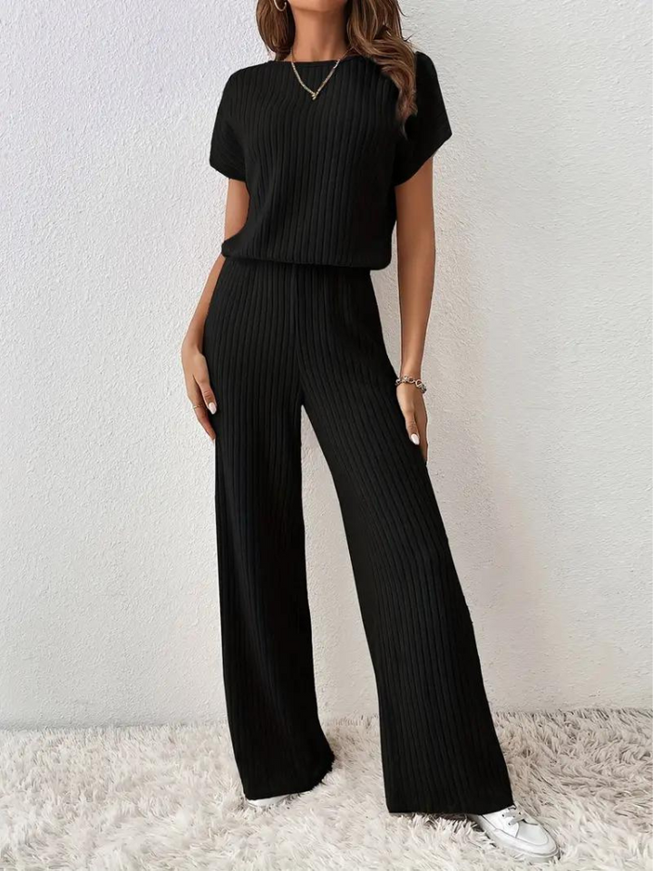 Rayna Jumpsuit | Bekväm ribbad kortärmad jumpsuit-Eva Jonsson