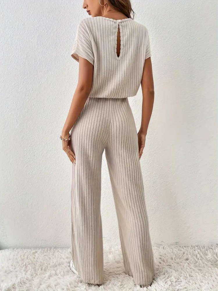Rayna Jumpsuit | Bekväm ribbad kortärmad jumpsuit-Eva Jonsson