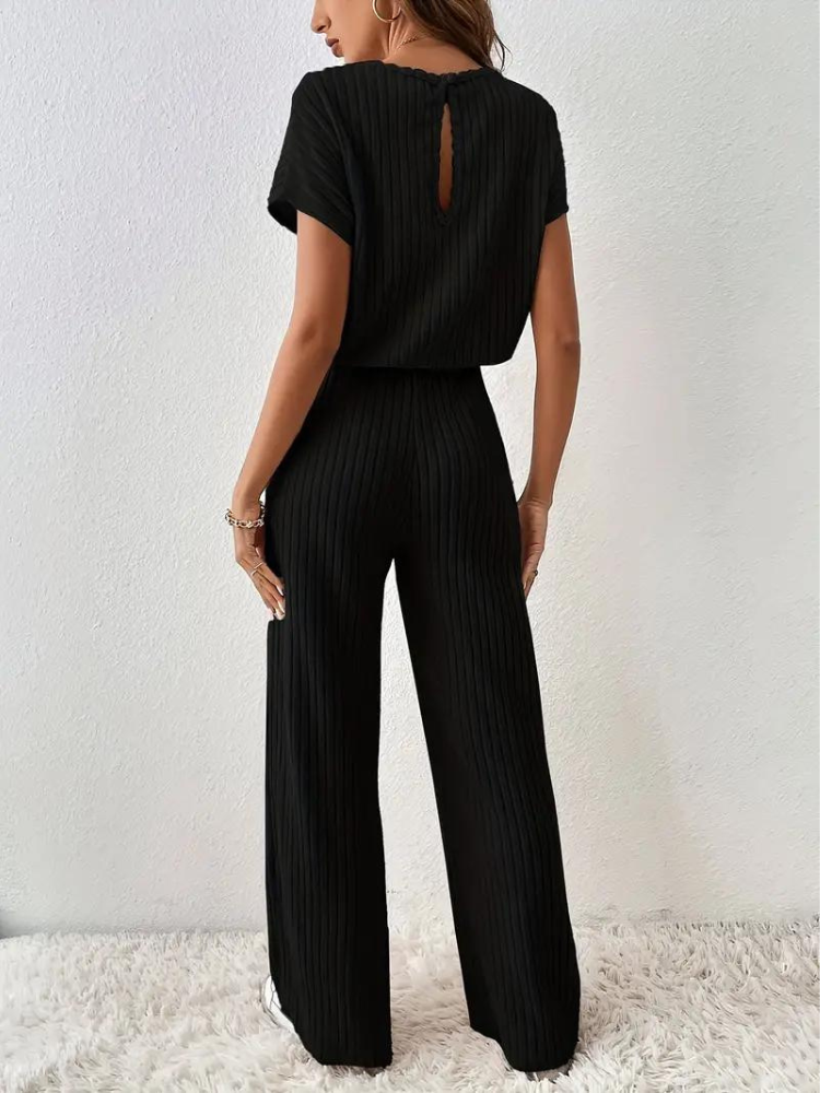Rayna Jumpsuit | Bekväm ribbad kortärmad jumpsuit-Eva Jonsson