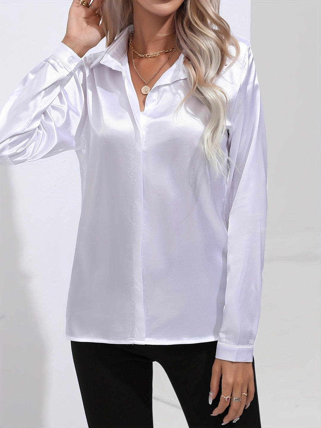 Satin Blouse - Glänsande Långärmad Skjorta med Knappar för Kvinnor-Eva Jonsson