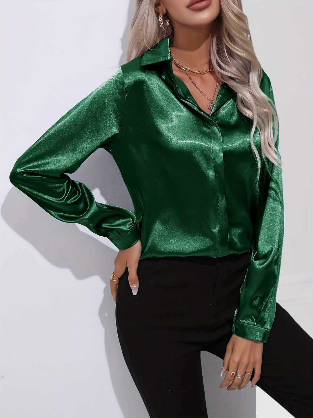Satin Blouse - Glänsande Långärmad Skjorta med Knappar för Kvinnor-Eva Jonsson
