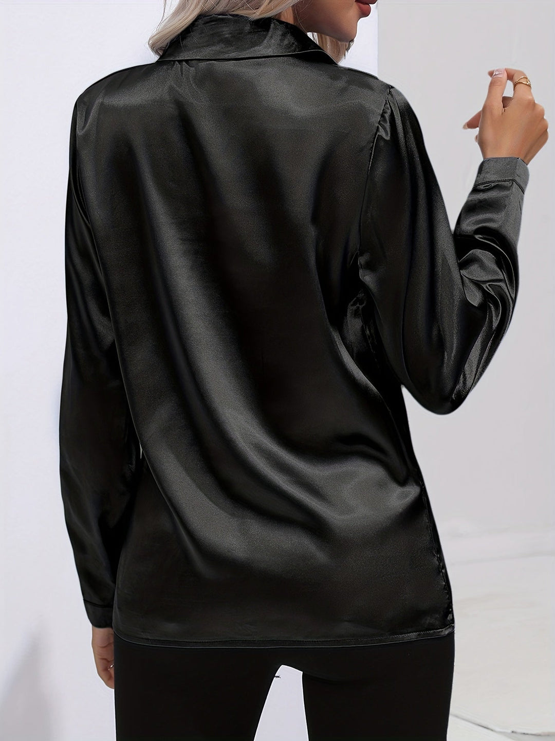 Satin Blouse - Glänsande Långärmad Skjorta med Knappar för Kvinnor-Eva Jonsson