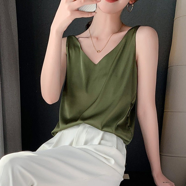 Satin Top - Elegant, lätt, ärmlös topp med V-ringning för damer-Eva Jonsson
