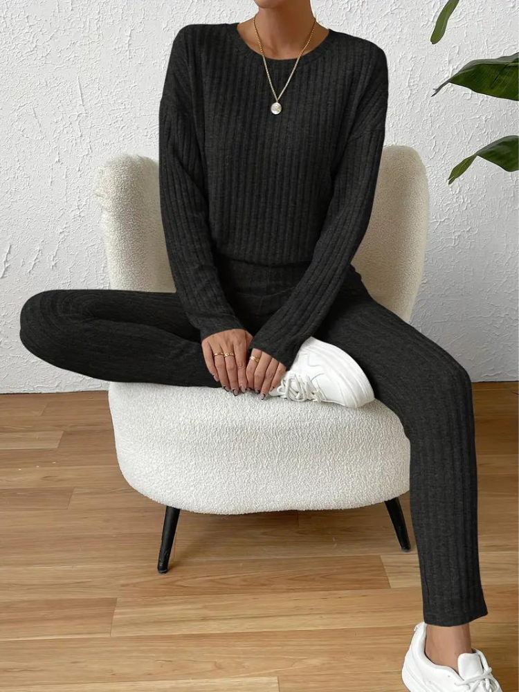Selena matchande set | Tvådelat, stickat loungewear-set för kvinnor-Eva Jonsson