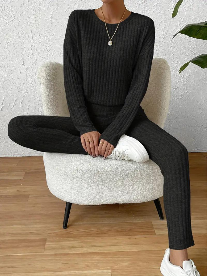 Selena matchande set | Tvådelat, stickat loungewear-set för kvinnor-Eva Jonsson