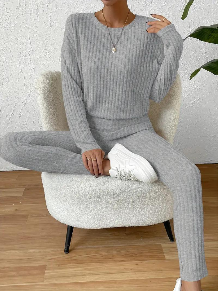 Selena matchande set | Tvådelat, stickat loungewear-set för kvinnor-Eva Jonsson