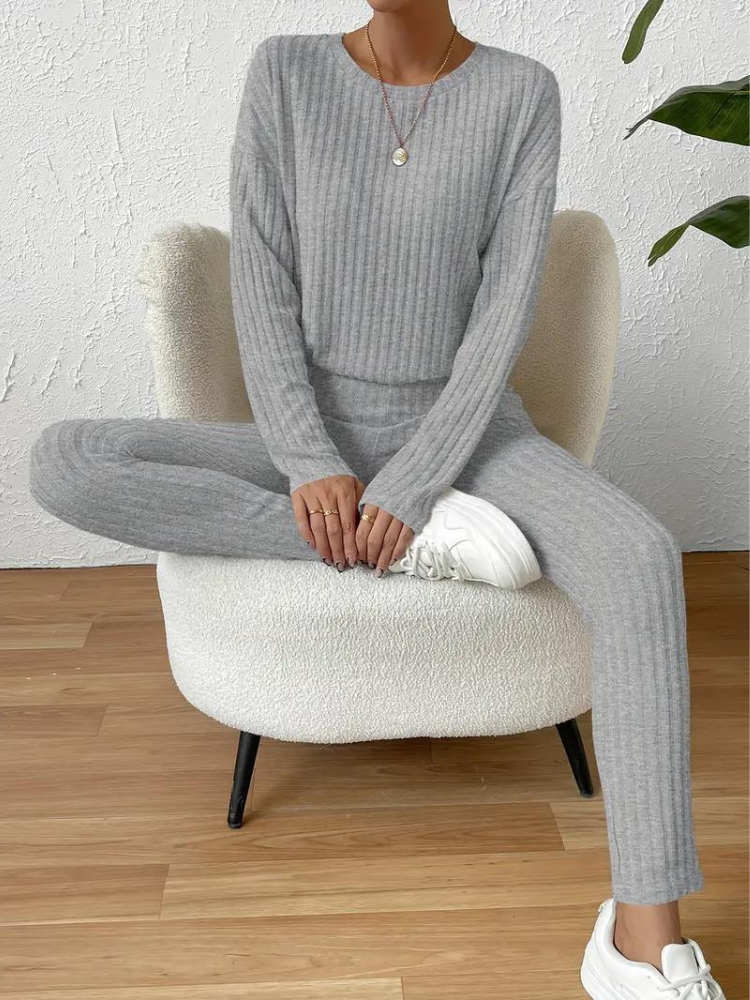Selena matchande set | Tvådelat, stickat loungewear-set för kvinnor-Eva Jonsson