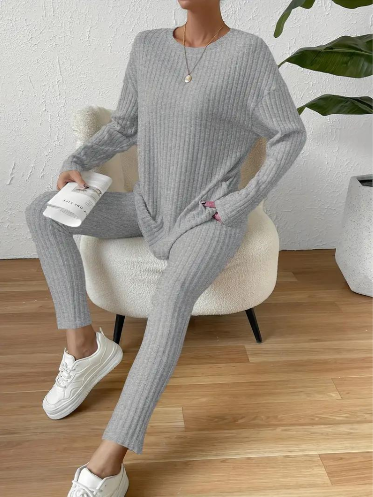 Selena matchande set | Tvådelat, stickat loungewear-set för kvinnor-Eva Jonsson