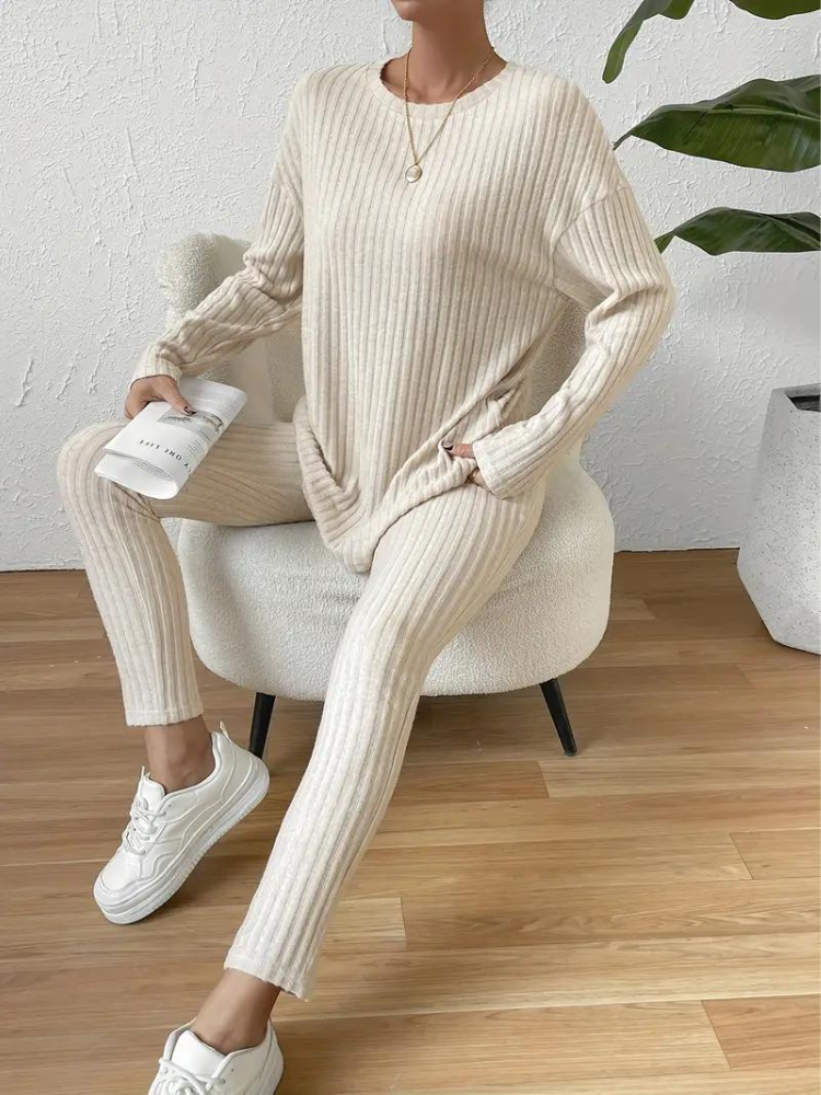 Selena matchande set | Tvådelat, stickat loungewear-set för kvinnor-Eva Jonsson