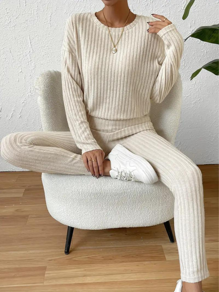 Selena matchande set | Tvådelat, stickat loungewear-set för kvinnor-Eva Jonsson