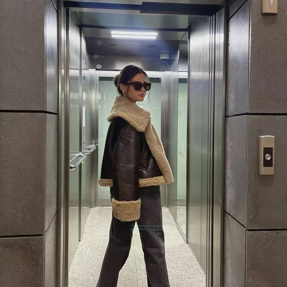 Skinnjacka med fuskpäls - Oversized - Pälsfodrad - Skinnjacka för vintern - Jackor för kvinnor-Eva Jonsson