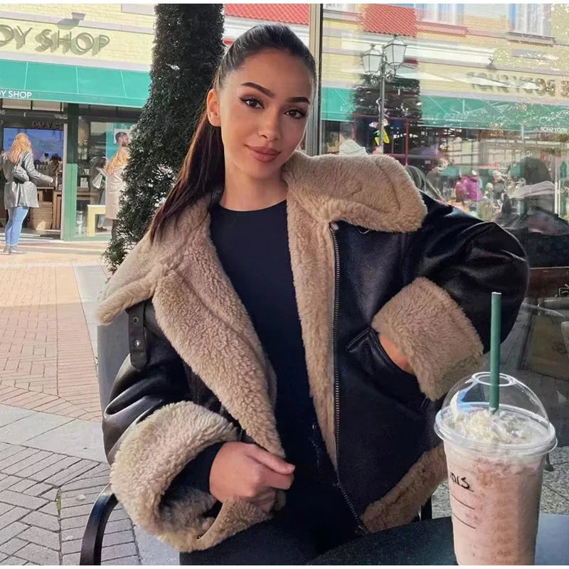 Skinnjacka med fuskpäls - Oversized - Pälsfodrad - Skinnjacka för vintern - Jackor för kvinnor-Eva Jonsson