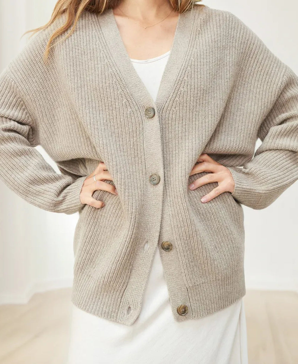 Stickad kofta | Oversized | V-ringad | Kofta i kashmir | Damkofta-Eva Jonsson