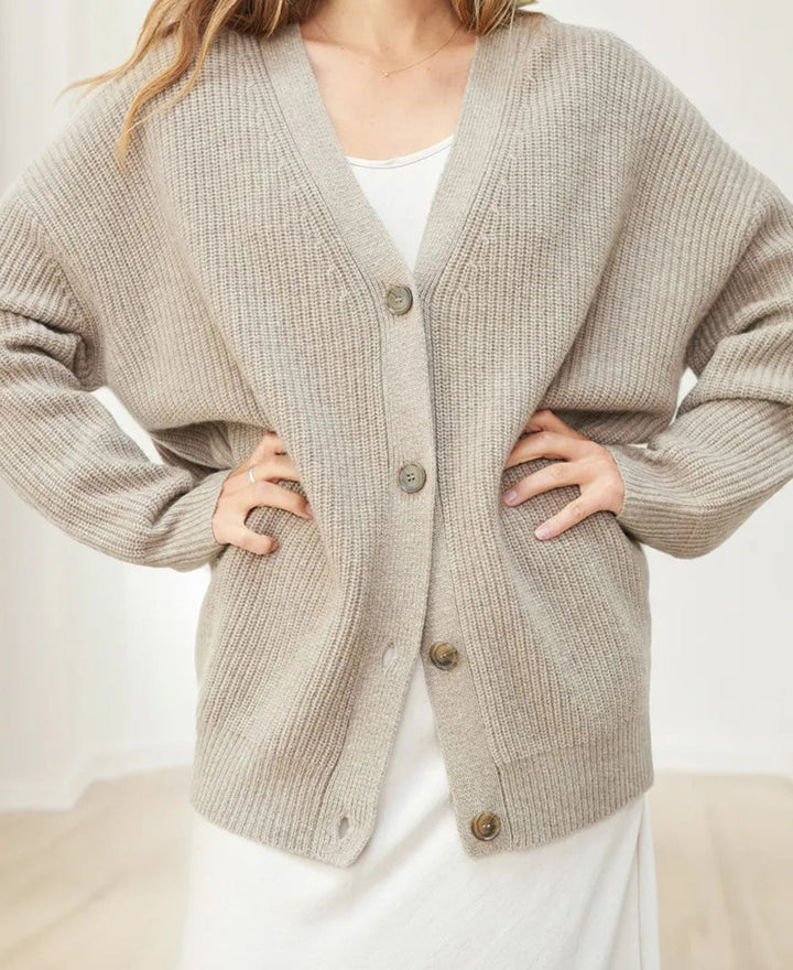 Stickad kofta | Oversized | V-ringad | Kofta i kashmir | Damkofta-Eva Jonsson