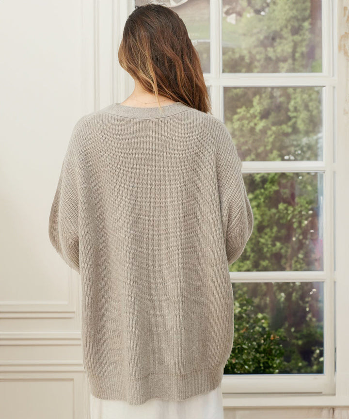 Stickad kofta | Oversized | V-ringad | Kofta i kashmir | Damkofta-Eva Jonsson
