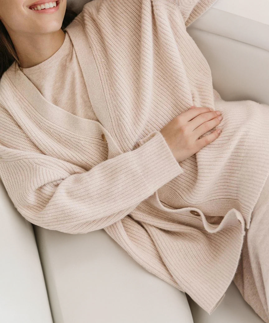 Stickad kofta | Oversized | V-ringad | Kofta i kashmir | Damkofta-Eva Jonsson