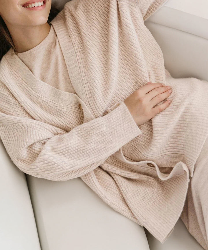 Stickad kofta | Oversized | V-ringad | Kofta i kashmir | Damkofta-Eva Jonsson