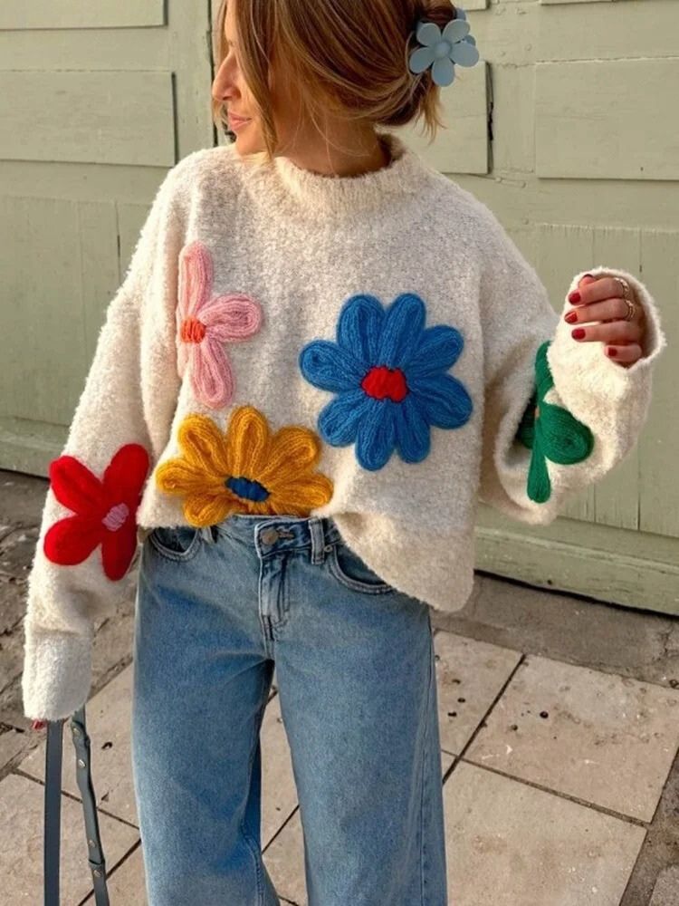 Stickad tröja - Höghalsad vit blommig tröja för kvinnor-Eva Jonsson