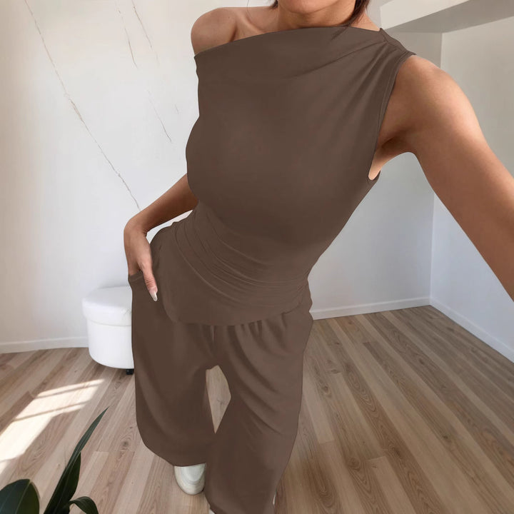 Stilig kvinnors jumpsuit med asymmetrisk design och fickor Mirla-Eva Jonsson