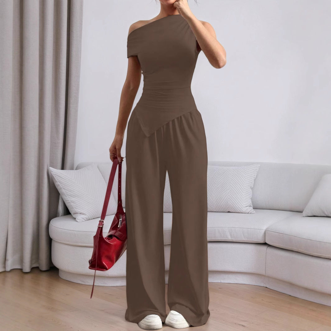 Stilig kvinnors jumpsuit med asymmetrisk design och fickor Mirla-Eva Jonsson